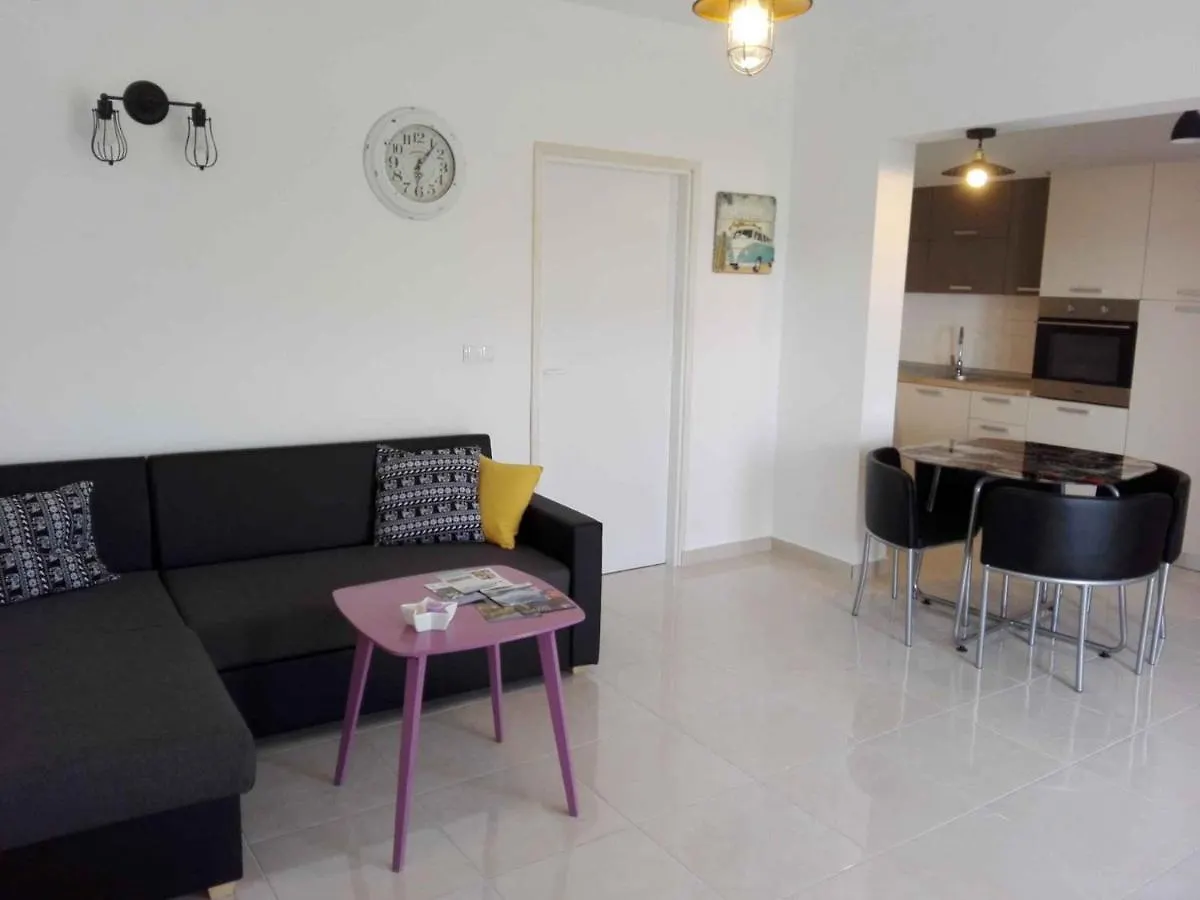 Apartments In Razanac 35305 Rtina Croatia