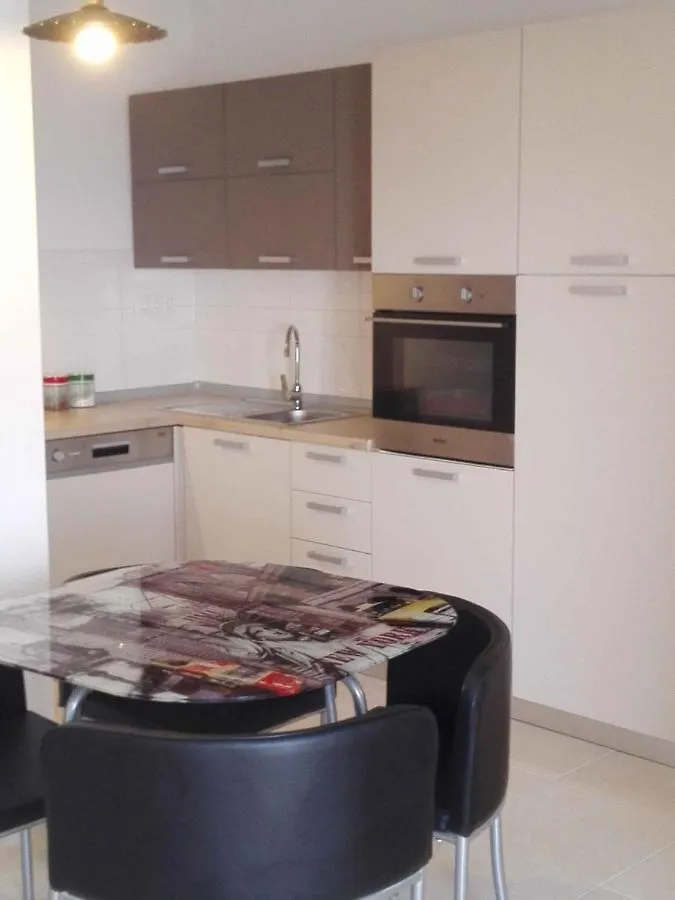 Apartments In Razanac 35305 Rtina