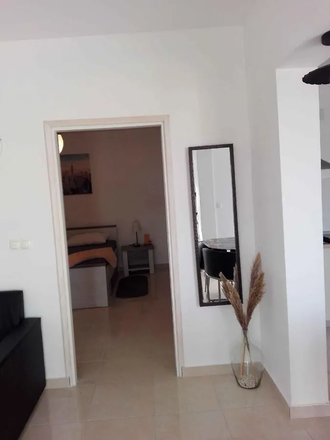 Apartments In Razanac 35305 Rtina 0*,